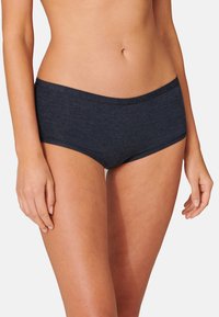 Pantaloni corti in cotone grigio scuro con un design aderente, cuciture piatte e una vita elastica per il massimo comfort. Adatti per l'uso quotidiano come biancheria intima.