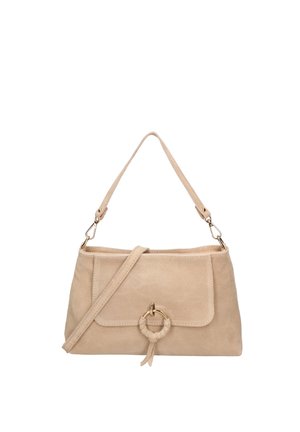 Sac à main en daim beige avec poignée supérieure, bandoulière amovible, rabat avant et détail décoratif d’anneau et de nœud dorés.