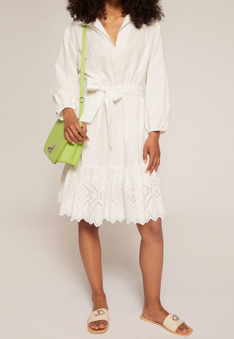 Motivi Vapaa-ajan mekko - white