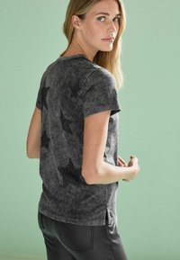 Next GLITTER STAR - Printtipaita - charcoal grey