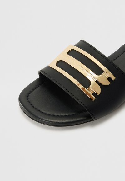 Victoria Beckham Šľapky - black