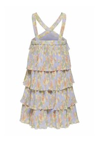 Robe fleurie violet clair avec quatre volants superposés et bretelles croisées, présentant des motifs floraux doux jaunes, verts et orange.