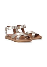 Metallic zilveren sandalen met kruisbanden, verstelbare enkelgesp en een tan zool. Ontworpen voor comfort met een open teen stijl.
