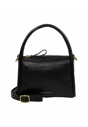 Borsa a mano in pelle nera con un design strutturato, manico arrotondato, chiusura con zip e dettagli in tonalità oro. Include una tracolla per una maggiore versatilità.
