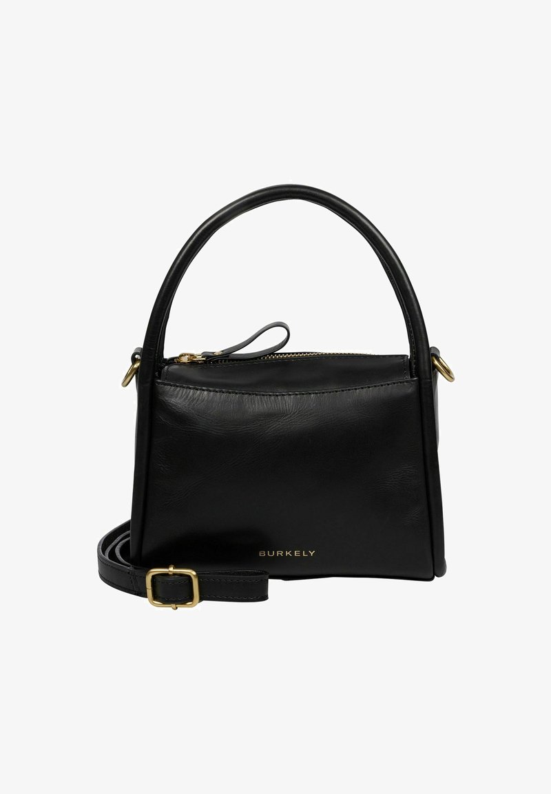 Czarna skórzana torebka o strukturalnym designie, zaokrąglonym uchwycie, zamknięciu na zamek oraz złotymi elementami. Posiada ramię do noszenia, co zwiększa jej uniwersalność.