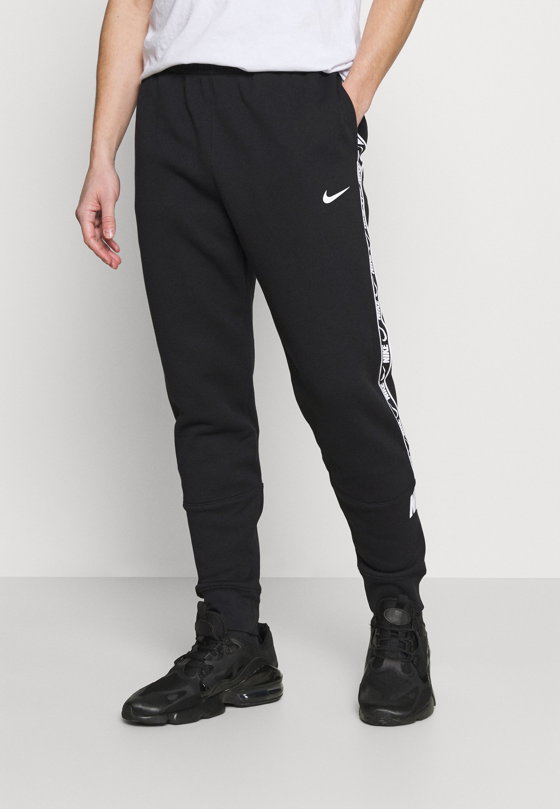 repeat jogger nike