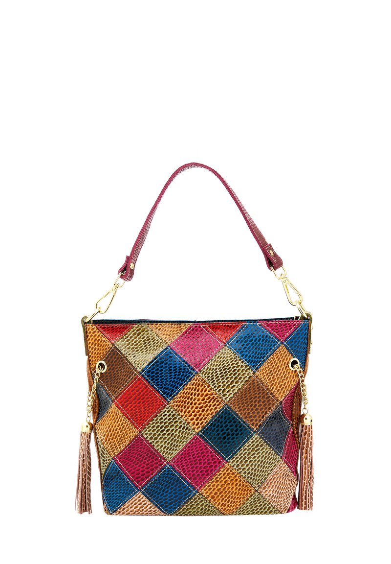 Borsa in pelle multicolore con motivo a rombi, hardware dorato e una tracolla rosa. Include frange decorative.