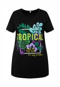 Černé tričko s krátkým rukávem s tropickou vegetací a textem. Obsahuje barevné listy, květiny a fráze v žluté a fialové barvě. Měkký bavlněný materiál.