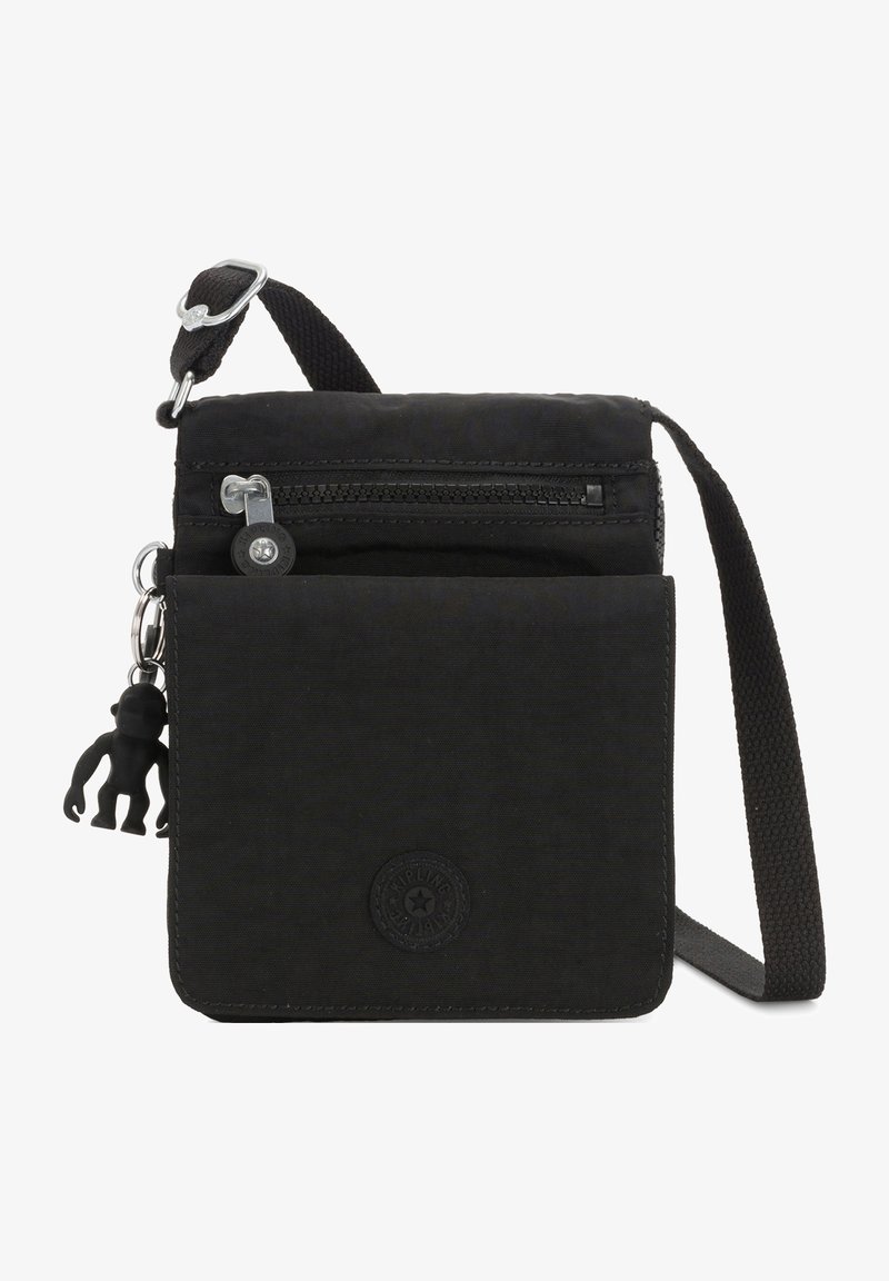 Borsa a tracolla nera in tessuto con tasca anteriore con zip, tracolla regolabile e un charm a forma di scimmia. Presenta un logo rotondo sulla parte anteriore.