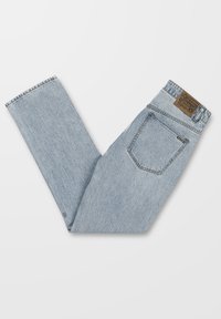 Vaqueros de denim azul claro con corte recto, que cuentan con un diseño clásico de cinco bolsillos y un parche de cuero marrón en la cintura trasera.