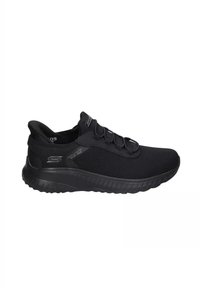 Scarpe da ginnastica nere con tomaia in mesh, punta arrotondata e suola imbottita. Presentano lacci elastici e una finitura testurizzata.