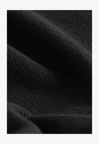 Unselected, black