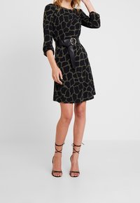 Wallis Vestido informal - khaki