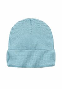 Jasnoniebieska dzianinowa czapka typu beanie z prążkowaną teksturą i wykonaną mankietą. Posiada gładkie wykończenie i delikatny detal w postaci szwu na szczycie.