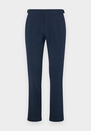 Pantalon bleu marine en tissu lisse, avec une coupe droite, passants de ceinture et une fermeture à bouton simple. Style minimaliste sans motifs.