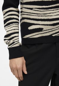 Object Sweter