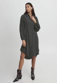b.young BYIberlin - Abito a camicia - black