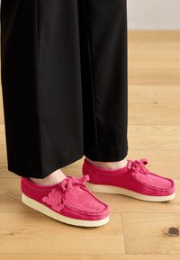 Unselected, bright pink