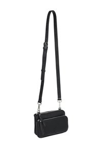 Sort læder crossbody taske med to lynlåslommer, justerbar rem og sølv hardware detaljer. Glat tekstur med minimalistisk design.