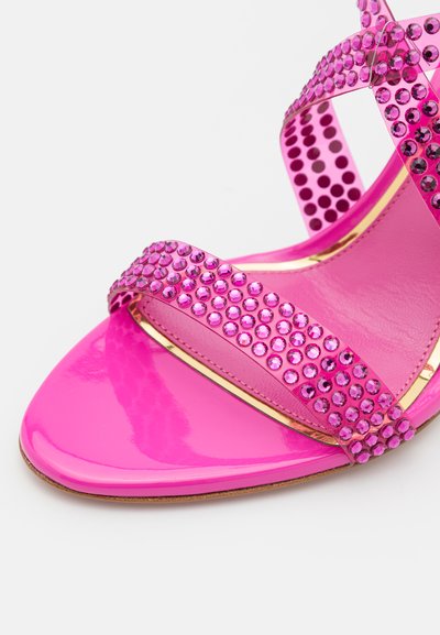 GEDEBE KIM  - Sandali z visoko peto - fuxia