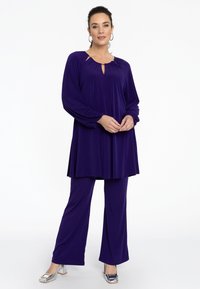 YOEK MIT CUT-OUT - Tuniek - purple