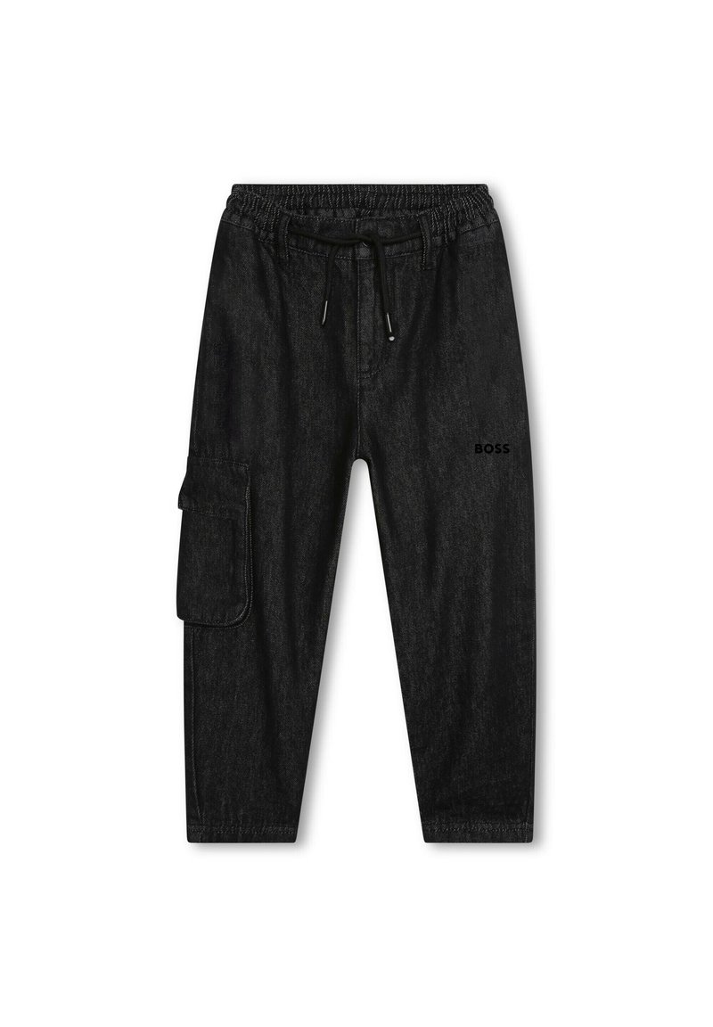 Zwarte denim broek met een trekkoord in de taille, twee zijzakken en een cargozak. Voorzien van een subtiele "BOSS"-logo aan de voorkant.