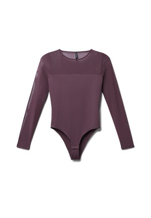 Body a maniche lunghe di un profondo amaranto con una texture morbida e liscia. Presenta un pannello superiore trasparente e una vestibilità aderente, progettato per comfort e stile.