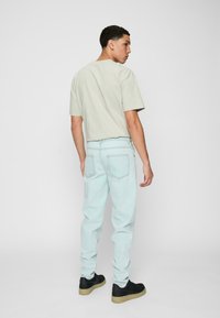 DEF SCHILLER  - Relaxed fit -farkut - ice blue washed