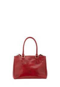 Borsa a tracolla rossa in pelle con forma strutturata, doppi manici, chiusura con zip e accessori in metallo dorato. Texture liscia e lucida.