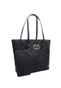Borsa a tote nera trapuntata con doppio manico e accento del logo in tono oro; include un pratico pochette nera con zip abbinata. Tessuto liscio, modelli angolari.