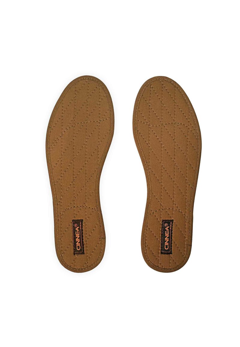 Brown quilted fabric insoles with a diamond pattern and a black label featuring the brand name "CINNEA." Soft texture, contour shape.