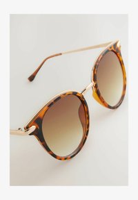 Geselecteerd, tortoiseshell brown