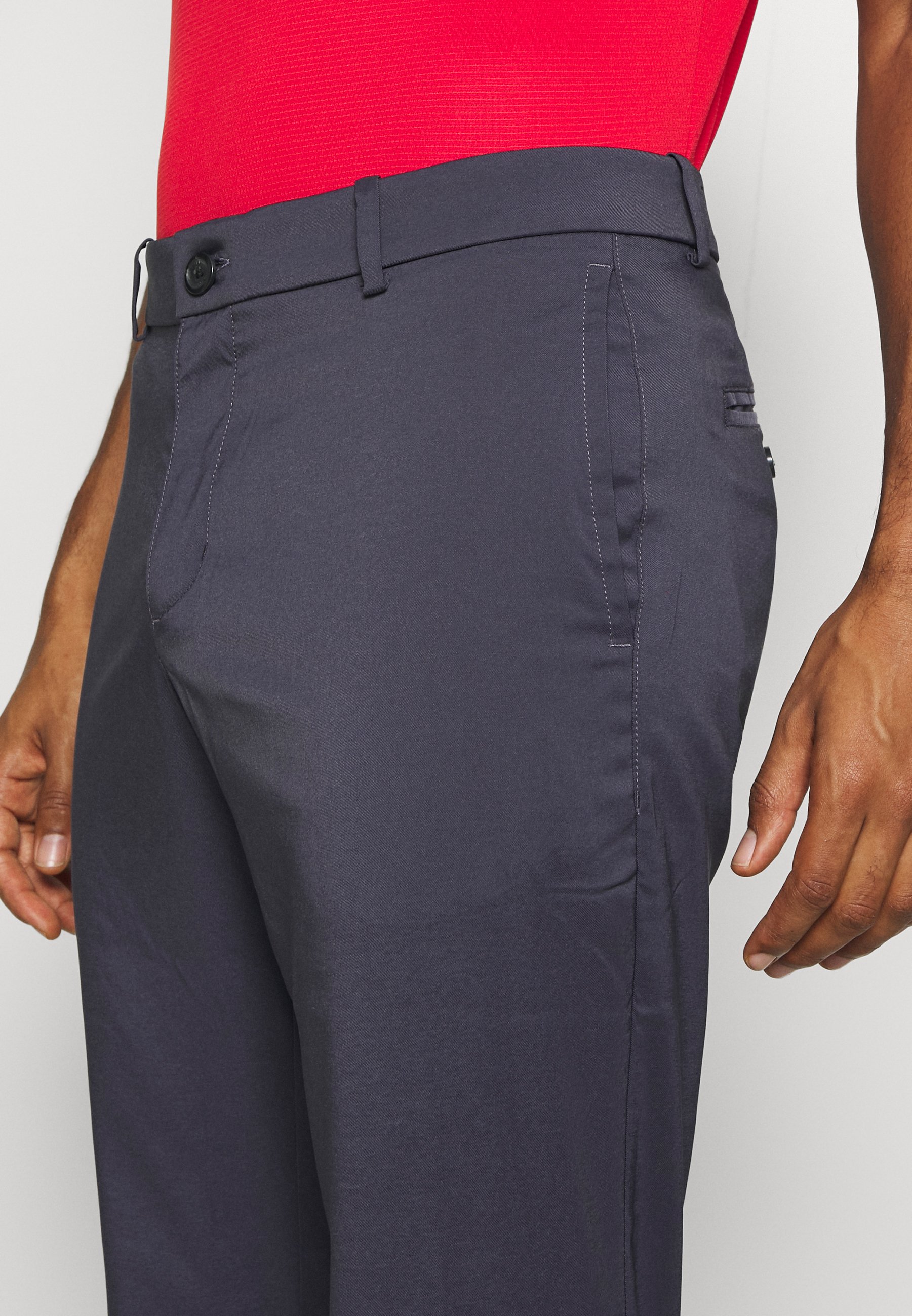 Nike Golf NIKE FLEX HERREN-GOLFHOSE IN SCHMALER PASSFORM - Pantalones -  gridiron/gridiron/azul marino - Zalando.es