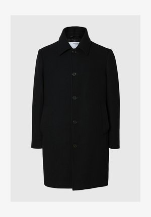 Cappotto nero a un petto da uomo con colletto, cinque bottoni e tasche laterali, esposto su uno sfondo grigio chiaro.