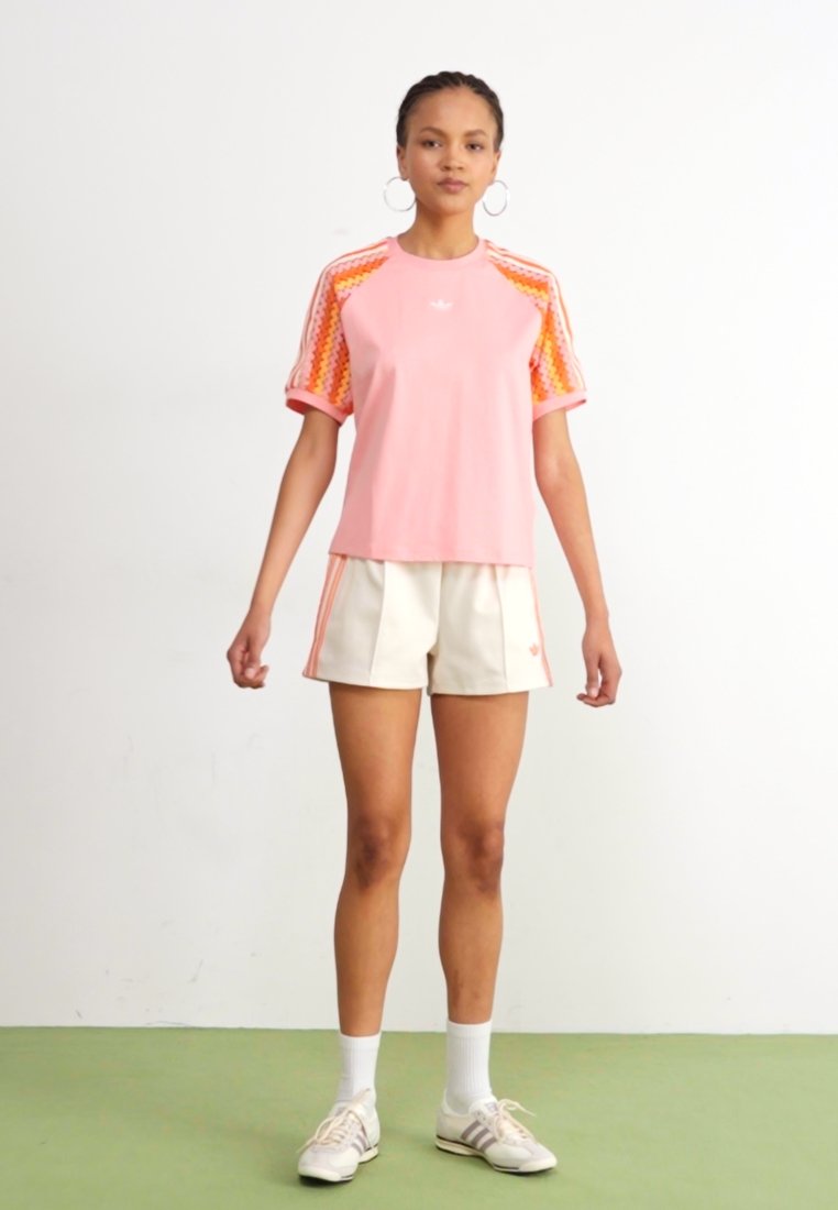 adidas Originals CALI TEE - Print T-shirt - semi pink spark