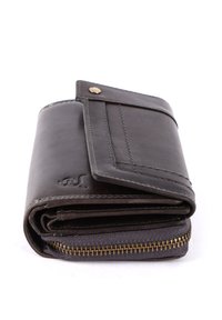Portafoglio in pelle marrone con superficie textured, dotato di un flap con chiusura a scatto e una cerniera dorata lungo il bordo inferiore.