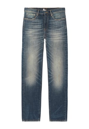 Blaue verwaschene Jeans mit geradem Bein, Vordertaschen, Gürtelschlaufen und Knopfverschluss, mit sichtbaren Gebrauchsspuren an Oberschenkeln und Knien.