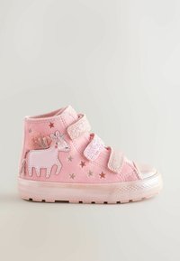 Rózsaszín magas szárú sportcipők puha textúrával, egyszarvú mintával, csillogó pántokkal és csillag díszítéssel, fényes orrkréppel.