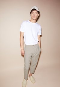 Thumbnail Image 5