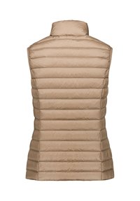 Beige mouwloze doorgestikte gewatteerde bodywarmer met hoge kraag, gezien vanaf de achterkant, met horizontale stikdetails.