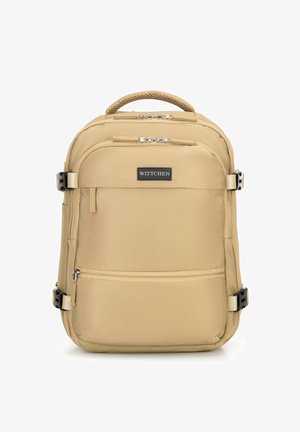 Beige nylon rugzak met twee bovenste ritscompartimenten. Beschikt over verstelbare schouderbanden, een handvat aan de bovenkant en zwarte metalen accenten.