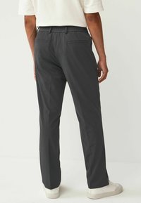 Next REGULAR FIT szary