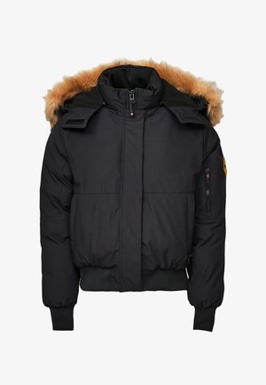 Veste d'hiver noire rembourrée avec une capuche en fourrure amovible, fermeture éclair sur le devant et deux poches latérales. Présente des poignets et un ourlet côtelés.