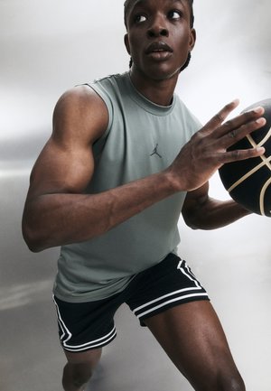 Jordan Top - vintage lichen