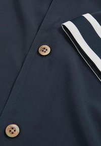 Unausgewählt, navy
