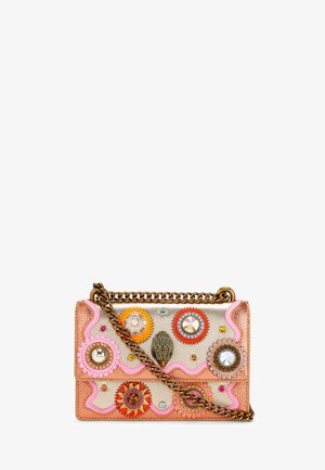 Piccola borsa metallica color oro e rame con decorazioni colorate a forma di ingranaggi e tracolla a catena color bronzo.