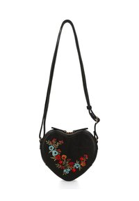 Schwarze herzförmige Handtasche aus strukturiertem Material, mit buntem Blumenstickerei und einem schmalen Schulterriemen. Goldene Hardware-Akzente.