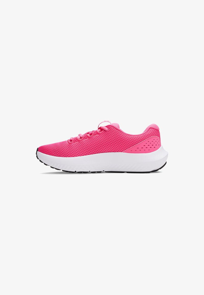 Rosa Netz-Laufschuh mit weißem Zwischensohlenteil, strukturiertem Obermaterial, Schnürdesign und schwarzer Gummi-Außensohle. Verfügt über Belüftungslöcher an der Seite.