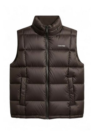 Braune gesteppte Weste mit hohem Kragen, Reißverschluss vorne und Seitentasche. Glatte Textur, gesteppter Look und dezentes Branding auf der Brust.