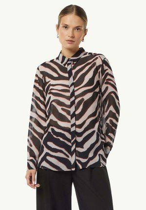Transparente, langärmlige Bluse mit schwarzen, weißen und roten Zebra-Streifen, ausgestattet mit einem Button-Down-Kragen und einer vorderen Blenden-Detail.